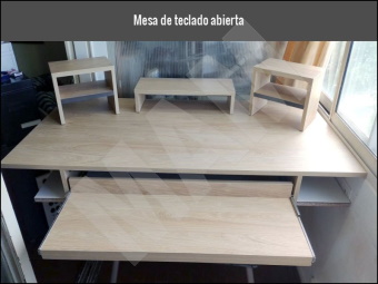 Construccin terminada con bandeja de teclado abierta